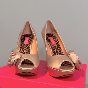 Betsey Johnson Kalen Silver Satin heels size 8